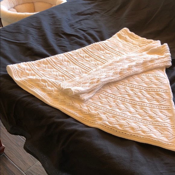 Elegant White Cable Knit Sweater - Picture 12 of 12